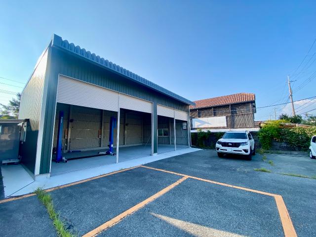 　シャッター付き車庫