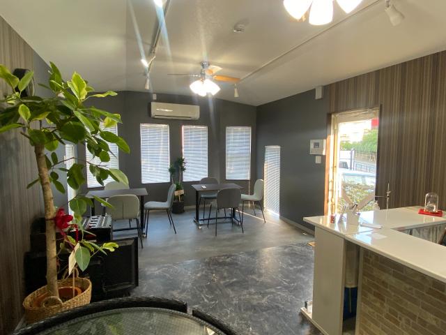 　トレーラーハウス内