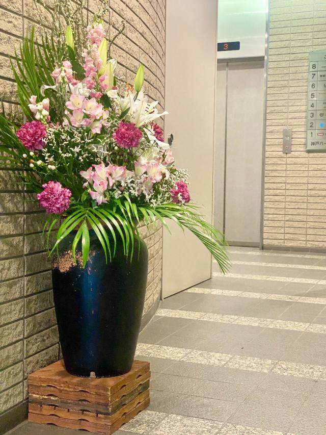 　エントランスの生花は週替わり
